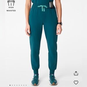 NWT High Waisted Uman Relaxed Jogger
Scrub Pants